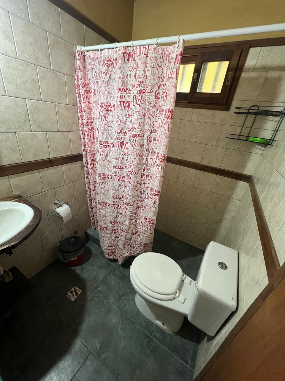 BAÑO DE SERVICIO